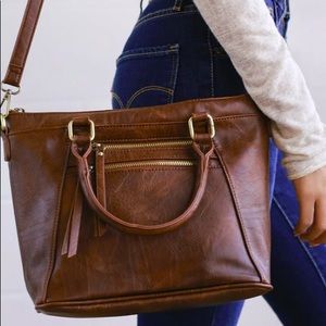 Lulu’s Brown Crossbody Bag